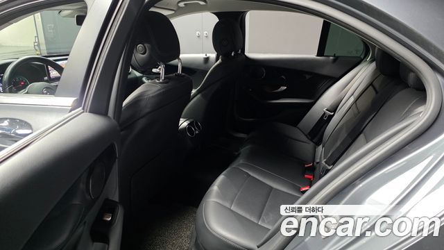Mercedes-Benz C-Class 2019 — photo 16