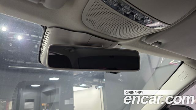 Mercedes-Benz C-Class 2019 — photo 28