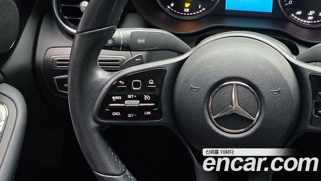 Mercedes-Benz C-Class 2019 — photo 30