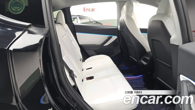 Tesla Model Y 2021 — photo 17