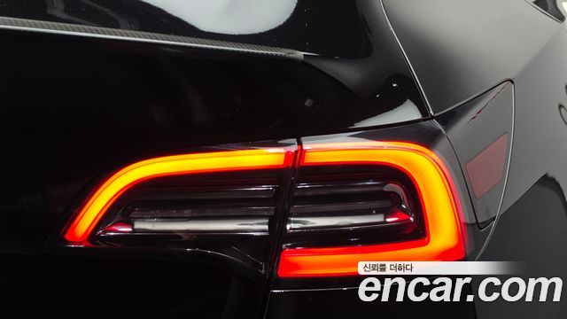 Tesla Model Y 2021 — photo 9