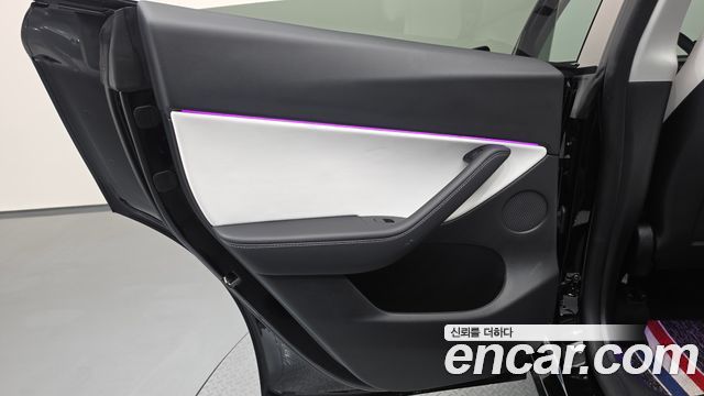 Tesla Model Y 2021 — photo 15
