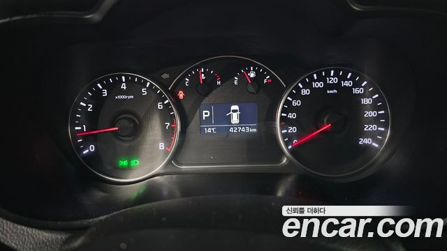 Kia Carens 2015 — photo 11