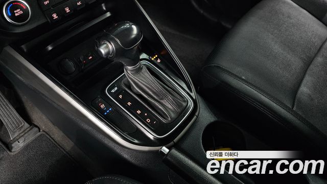 Kia Carens 2015 — photo 12