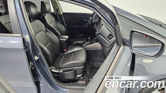 Kia Carens 2015 — photo 13