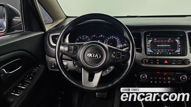 Kia Carens 2015 — photo 18