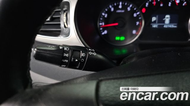 Kia Carens 2015 — photo 24