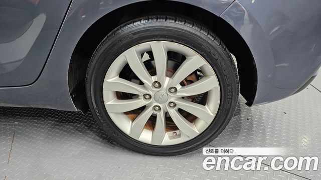 Kia Carens 2015 — photo 7