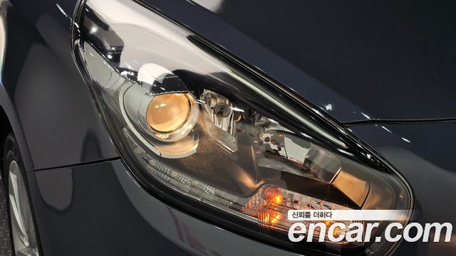 Kia Carens 2015 — photo 8