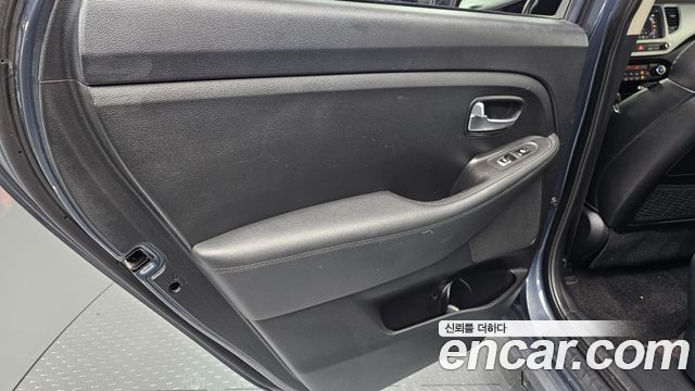 Kia Carens 2015 — photo 15