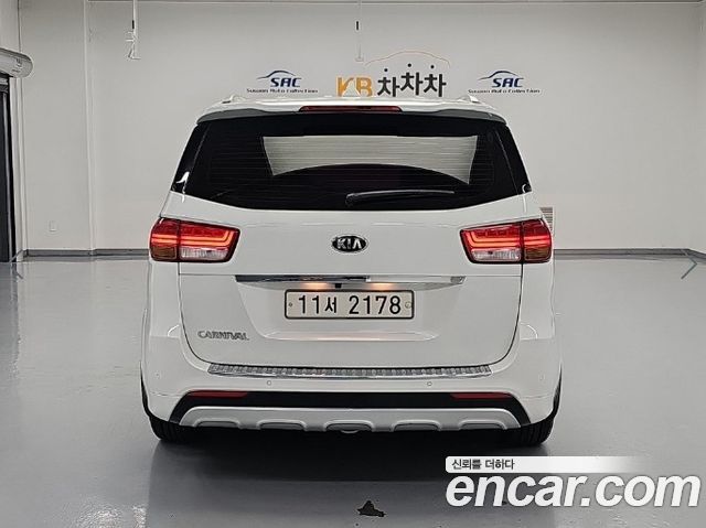 Kia Canival 2016 — photo 4