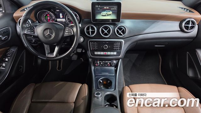 Mercedes-Benz GLA-Class 2018 — photo 10