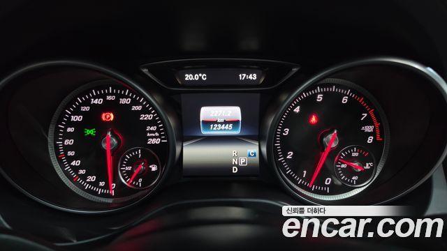 Mercedes-Benz GLA-Class 2018 — photo 11