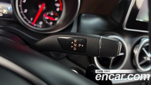 Mercedes-Benz GLA-Class 2018 — photo 12