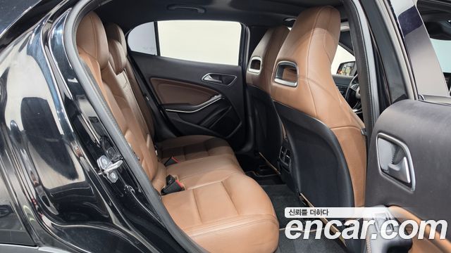 Mercedes-Benz GLA-Class 2018 — photo 17