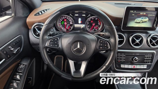 Mercedes-Benz GLA-Class 2018 — photo 18