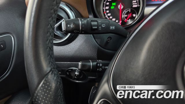 Mercedes-Benz GLA-Class 2018 — photo 22