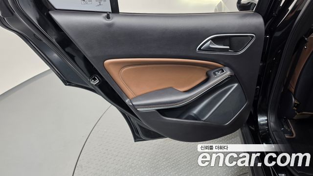 Mercedes-Benz GLA-Class 2018 — photo 15