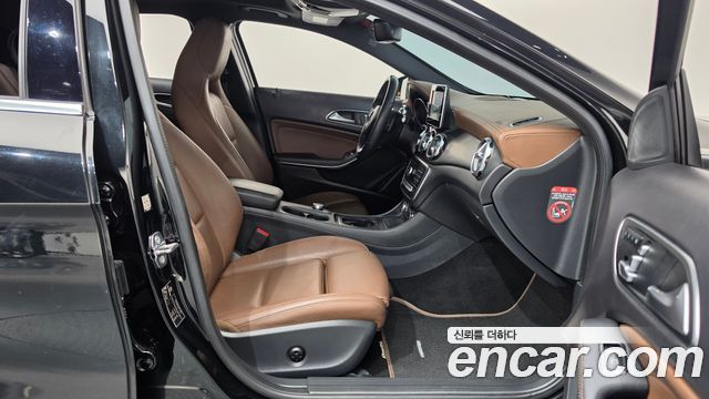 Mercedes-Benz GLA-Class 2018 — photo 16