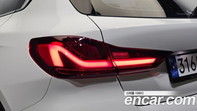 BMW 1-Series 2024 — photo 9