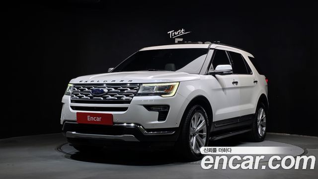 Ford Explorer 2018 — photo 1