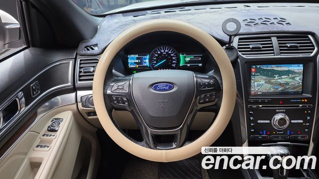 Ford Explorer 2018 — photo 13