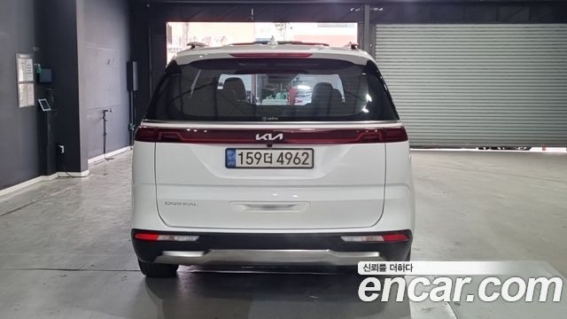 Kia Canival 2023 — photo 4