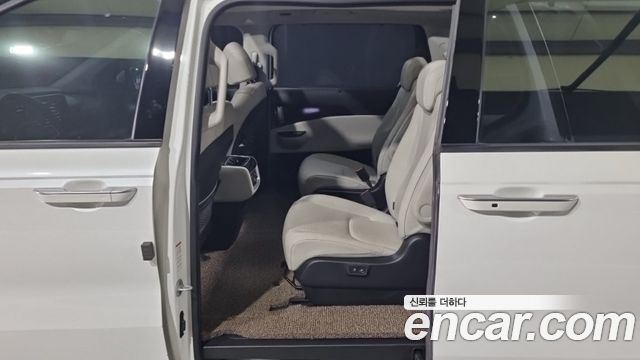 Kia Canival 2023 — photo 11