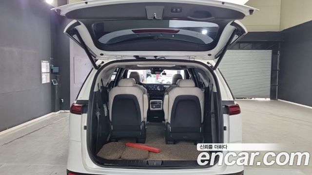 Kia Canival 2023 — photo 12