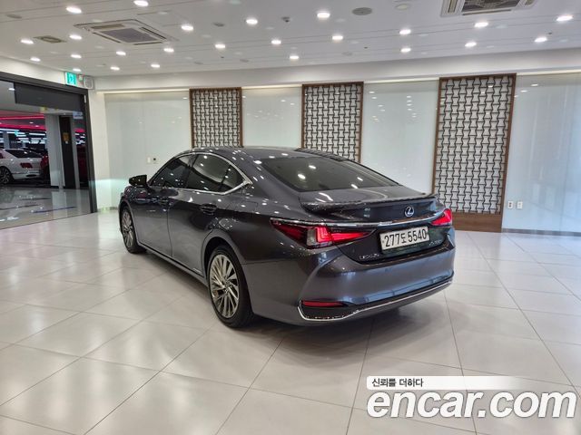 Lexus ES 2022 — photo 2