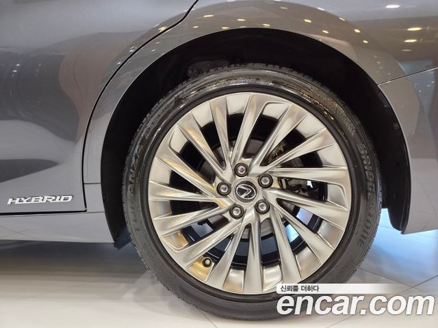 Lexus ES 2022 — photo 7