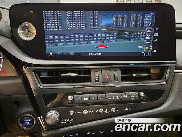 Lexus ES 2022 — photo 12