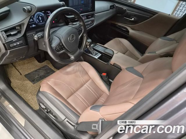 Lexus ES 2022 — photo 13