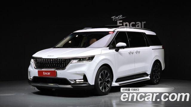 Kia Canival 2023 — photo 1