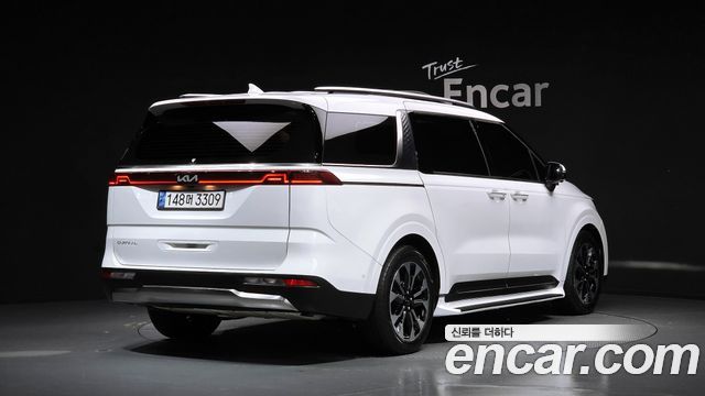Kia Canival 2023 — photo 2