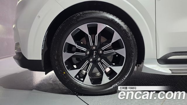 Kia Canival 2023 — photo 5