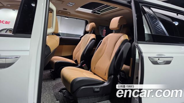 Kia Canival 2023 — photo 11