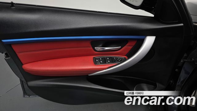 BMW 3-Series 2017 — photo 14