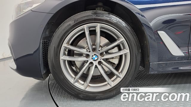 BMW 5-Series 2018 — photo 5