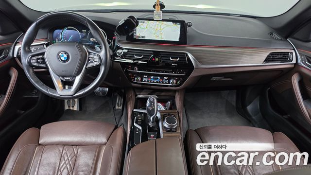 BMW 5-Series 2018 — photo 10