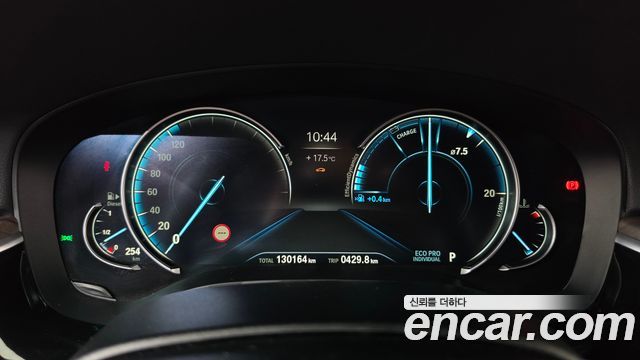 BMW 5-Series 2018 — photo 11