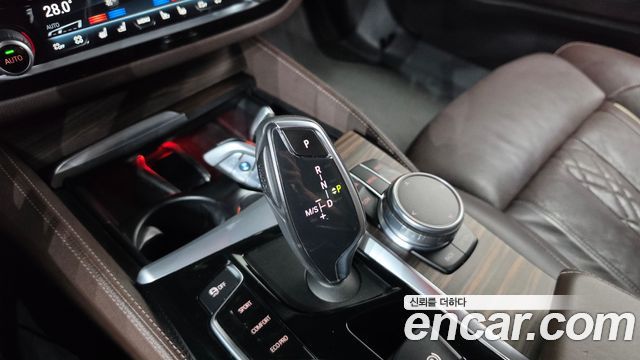 BMW 5-Series 2018 — photo 12