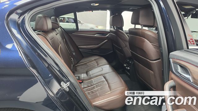 BMW 5-Series 2018 — photo 17
