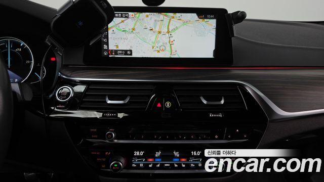 BMW 5-Series 2018 — photo 18
