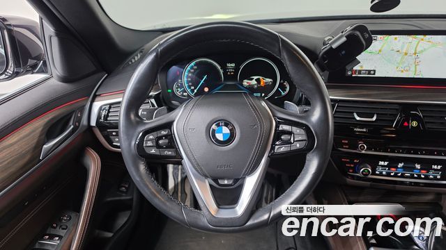 BMW 5-Series 2018 — photo 19