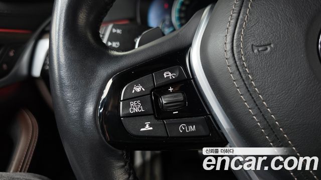 BMW 5-Series 2018 — photo 22