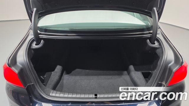 BMW 5-Series 2018 — photo 25