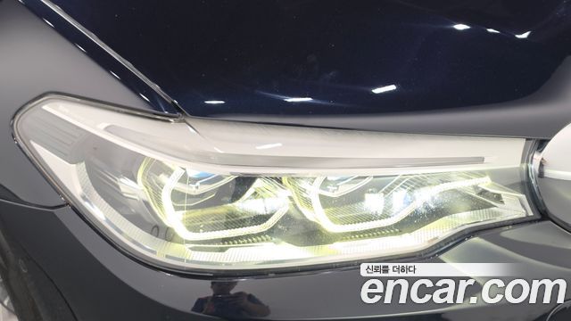 BMW 5-Series 2018 — photo 8