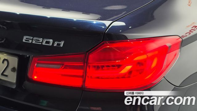 BMW 5-Series 2018 — photo 9