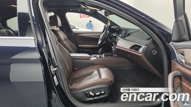 BMW 5-Series 2018 — photo 16